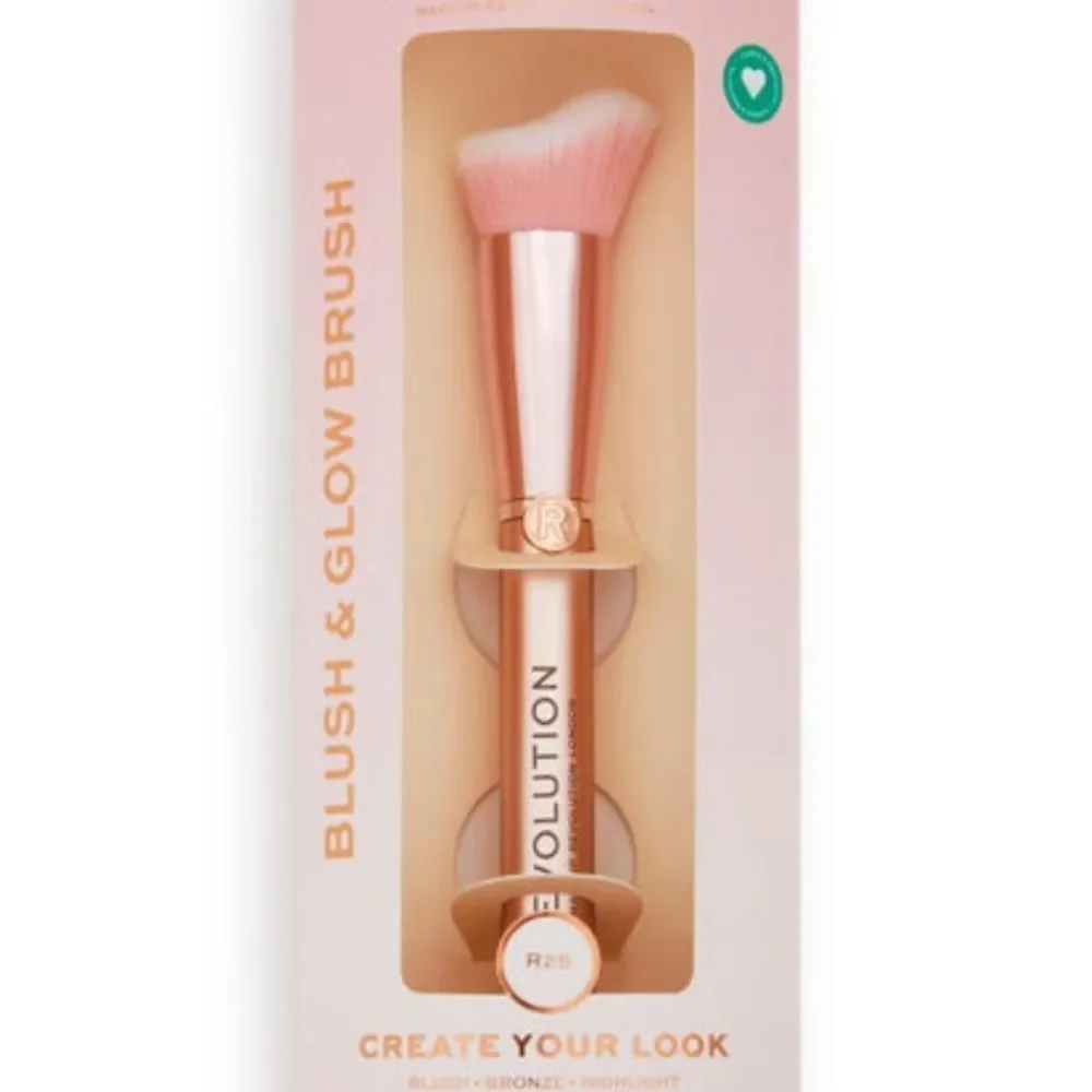 Revolution‎ Beauty Create Your Look Blush & Glow Brush